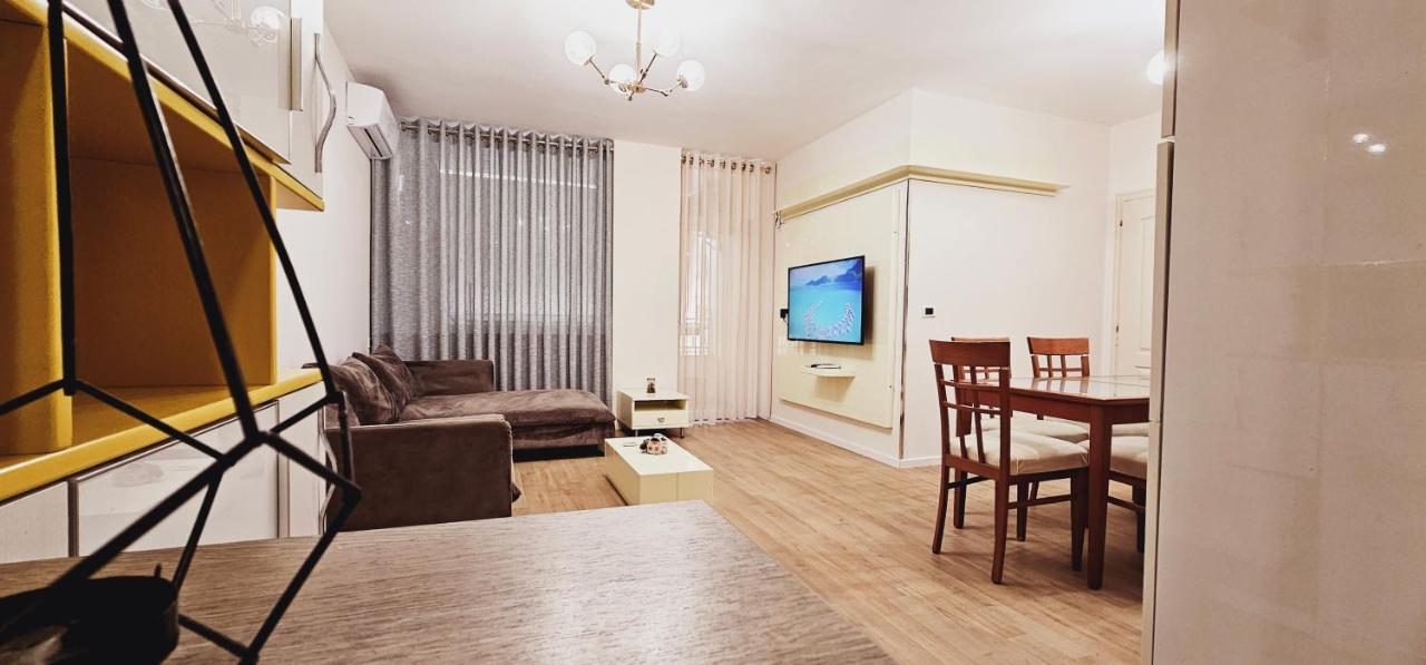 Discover From Our 3-room With Free Parking-komuna E Parisit Apartment